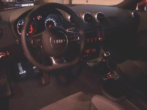 Foto del interior del Audi TT en promoción. 